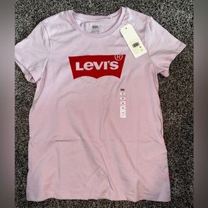 Women’s Levi’s Tee Medium